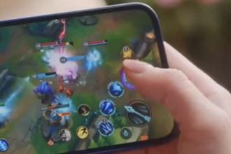 iphone12上可以直接下载英雄联盟手游吗 iphone12上能直接玩LOL手游吗