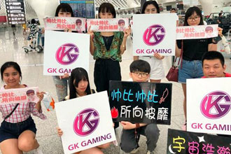 在8月24日的正能量小课堂中，Hero久竞的哪名选手为我们诠释了：一人守一城？答案wz+xixi