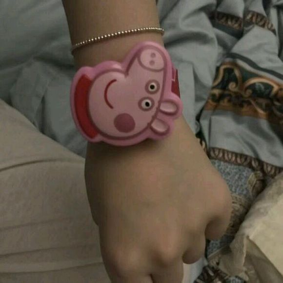 小猪佩奇手表糖在哪买 抖音小猪佩奇手表里面有糖怎么回事