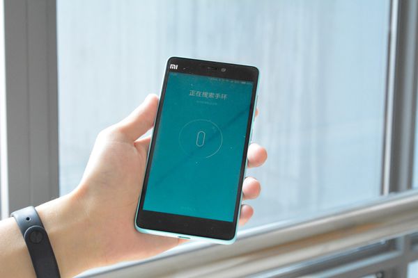 小米手环4如何使用 小米手环4怎么开机